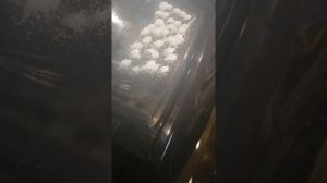 Убираем водный камень, шагрень со стекла авто.