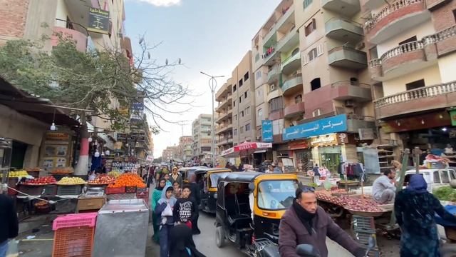 ОТЕЛЬ ЗА 15$ С ВИДОМ НА ПИРАМИДЫ | ПОЕЗД АСУАН-КАИР смотреть онлайн