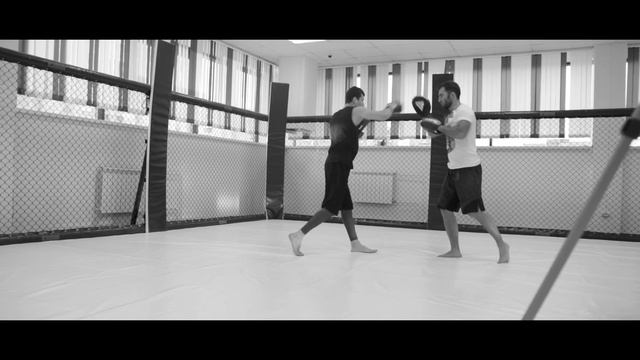 Работа на лапах /подготовка комбинации и отработка на точность смотреть онлайн