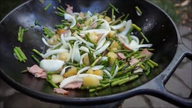 Чугунный Казан - Будем Готовить Картофильное Блюдо На Природе - спаржа хеш Cast Iron смотреть онлайн