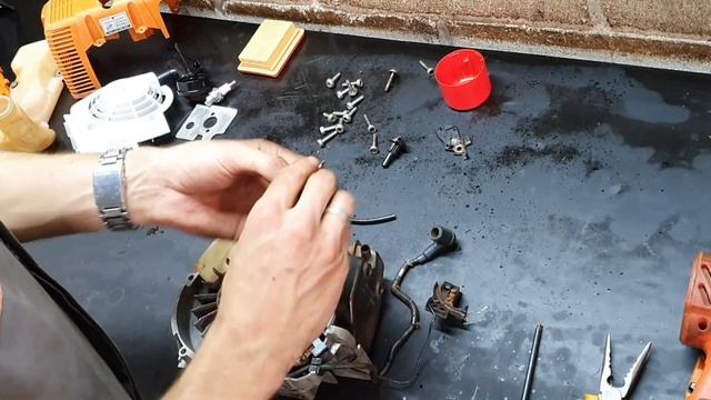 Roçadeiras STIHL FS 300/350/380 смотреть онлайн