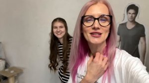 Сложный шопинг. Выгнали с магазина, прячу вещи. В кафе с Кирой и обновка у собак.