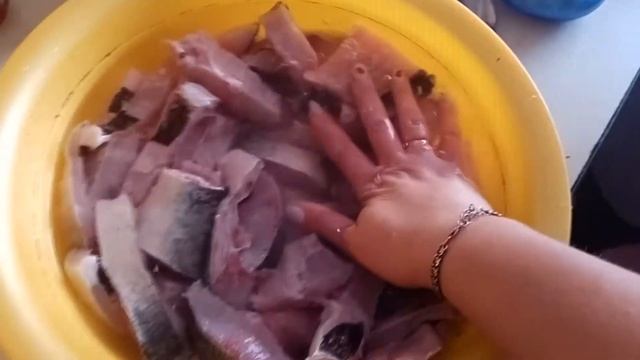 селедка - толстолобик маринованный - по домашнему смотреть онлайн