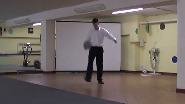 Трюки с мячем.Футбол.Фристайл. Soccer tricks. Freestyle. Vlad Korabel смотреть онлайн
