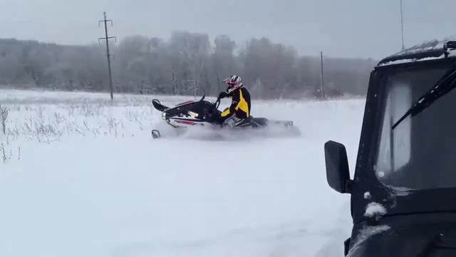 Jeep Wrangler дает прикурить, УАЗ не отстает смотреть онлайн