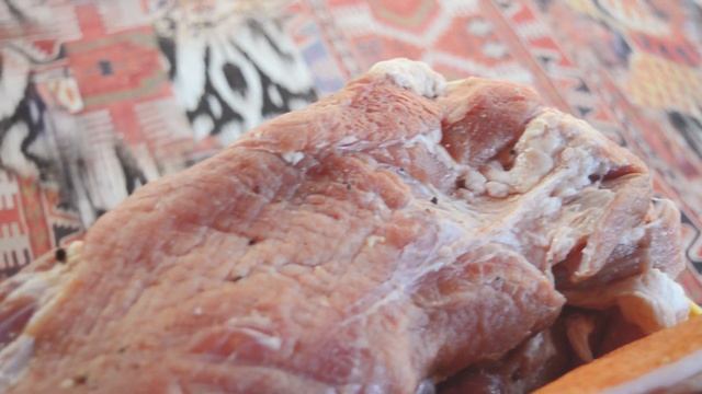 Копченая грудинка в домашних условиях. Как вкусно закоптить грудинку в самодельной коптильне. смотреть онлайн