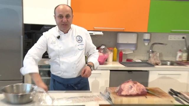 5. Рваная ГОВЯДИНА ЗАПЕЧЁННАЯ в РУКАВЕ из ТРЁХГЛАВОЙ мышцы (лопаточной) / Илья Лазерсон смотреть онлайн