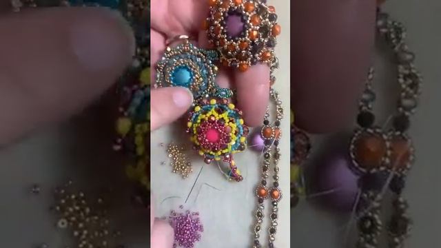 Medallion Necklace Class смотреть онлайн