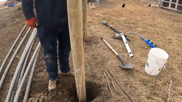 Setting fence posts in a straight line|Vlog173 смотреть онлайн