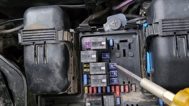 Ford Edge - POWER OUTLET / CIGARETTE LIGHTER FUSE LOCATION (2015 - 2024) смотреть онлайн