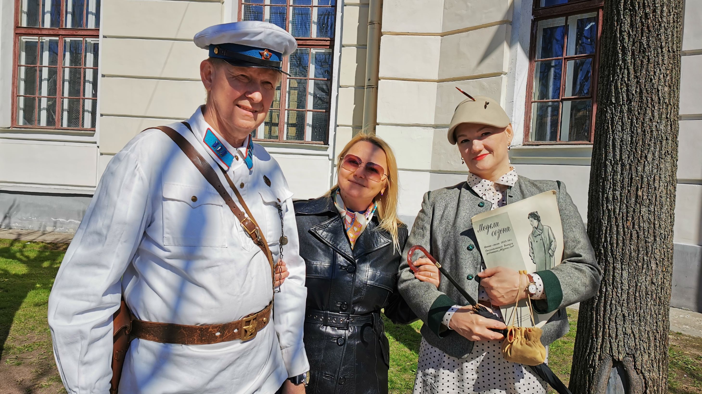 Старинные трамваи, троллейбусы, «Москвичи» и «Запорожцы». Крупнейший в России парад ретро-транспорта смотреть онлайн