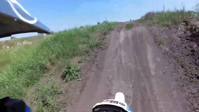 Honda NX 250 на кроссовой трассе, первый выезд. смотреть онлайн