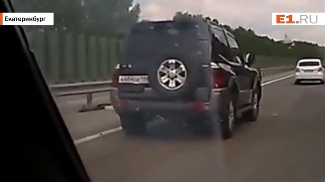 На Сибирском тракте столкнулись внедорожник и Matiz смотреть онлайн