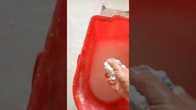 Как быстро отмыть водоэмульсионную краску с потолка смотреть онлайн