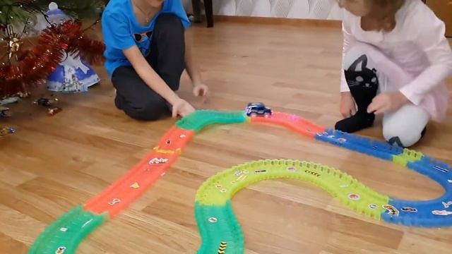 Magic Tracks Подделка хорошего качества Мэджик трек гибкая светящаяся дорога смотреть онлайн