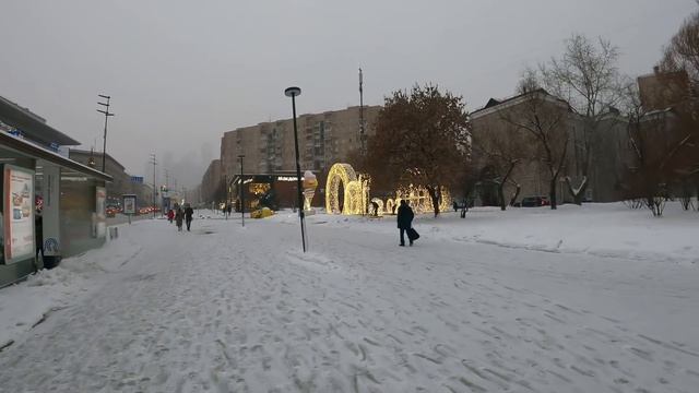 Украинец впервые на Киевском вокзале в Москве! Я просто в шоке от этих видов бедной России... смотреть онлайн