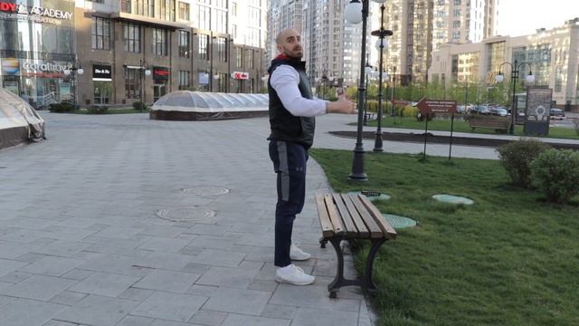 3 СПОСОБА НАУЧИТЬСЯ ПРИСЕДАТЬ | Разная постановка ног и группы мышц | KHOMYTSKYI PRO смотреть онлайн