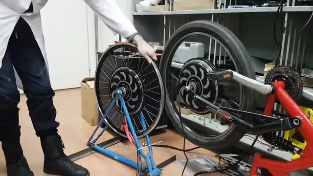 Дуюнов - Сравнение асинхронного мотор-колеса дуюнова и безредукторного BLDC (27.10.2017) смотреть онлайн