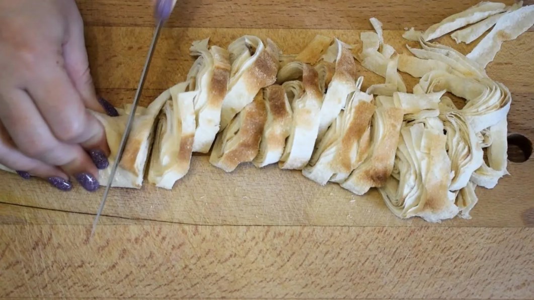 Просто нарежьте ЛАВАШ соломкой! Вкуснятина НА ЗАВТРАК за считанные минуты! Вкусно и Быстро! смотреть онлайн