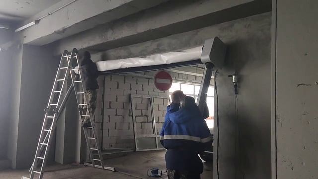Монтаж скоростных рулонных ворот ПВХ смотреть онлайн