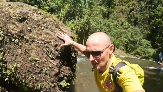 Can You HIKE Tumpak Sewu Waterfall in East Java? | INDONESIA TRAVEL VLOG | RTW Trip Vlog98 смотреть онлайн