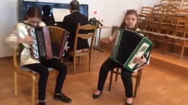 Лымарь Маргарита и Короткая Анна - "Старый громофон" смотреть онлайн