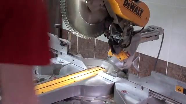 DEWALT DWS780 торцовочная пила. смотреть онлайн