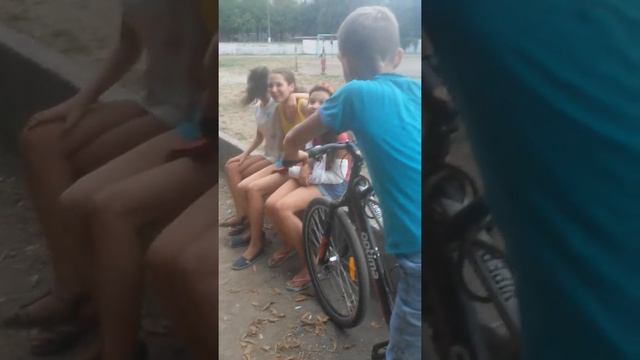 Эм...У меня на телефоне больше нет видео...Но мне надо было хоть что-то на юбилей... смотреть онлайн