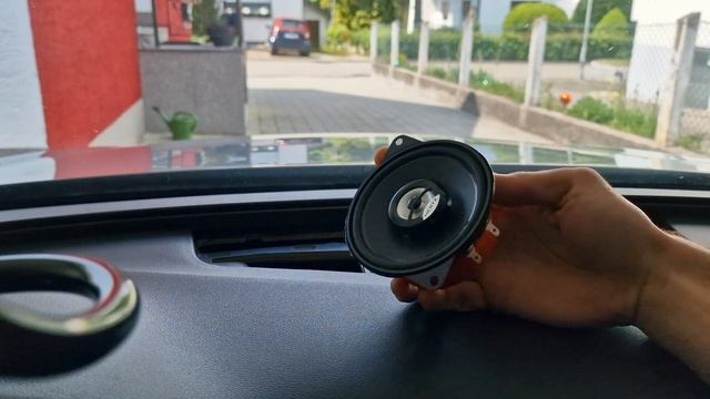 Audi A6 C7 New Center Dash Speaker (Hertz DCX 100.3) смотреть онлайн