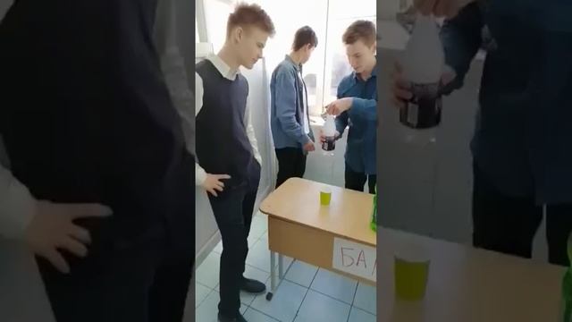 БАР в школьном туалете смотреть онлайн
