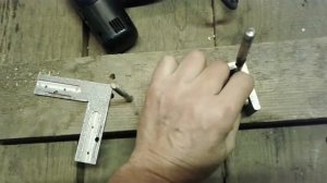 Простейший кондуктор для сверления дрелью относительно перпендикулярных отверстий