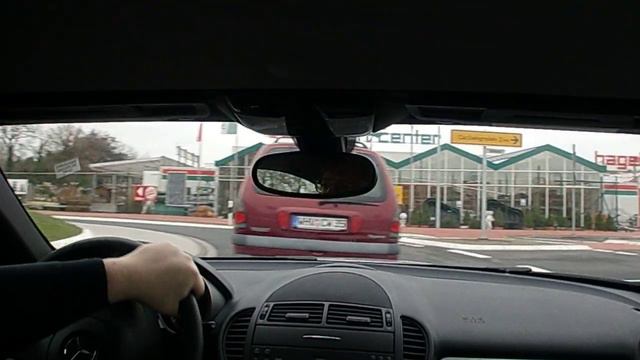 Mercedes SLK200 driven onto the Autobahn (2) смотреть онлайн