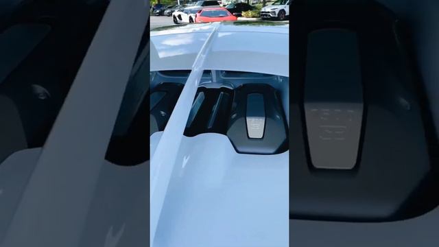 Bugatti Chiron во всей своей красе смотреть онлайн
