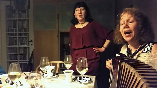 Хорошо веселимся и поем смотреть онлайн