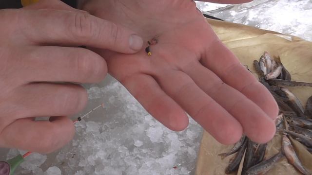 БЕШЕНЫЙ КЛЁВ ПЕСКАРЯ ЗИМОЙ! ОДИН ЗА ОДНИМ КАК С ПУЛЕМЁТА. Зимняя рыбалка. Съёмки под водой. смотреть онлайн