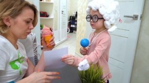 Ева и мама - учит правила поведения