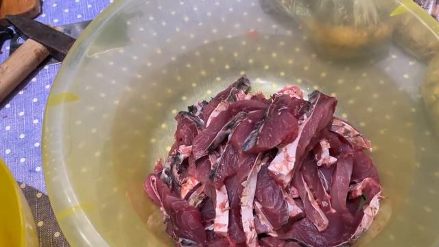 Мама с Братом готовят РЫБУ с РЕДЬКОЙ по корейски! смотреть онлайн