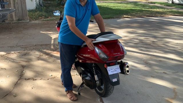 S1E19: My 2003 Honda Silverwing Maxi Scooter! Review.... смотреть онлайн