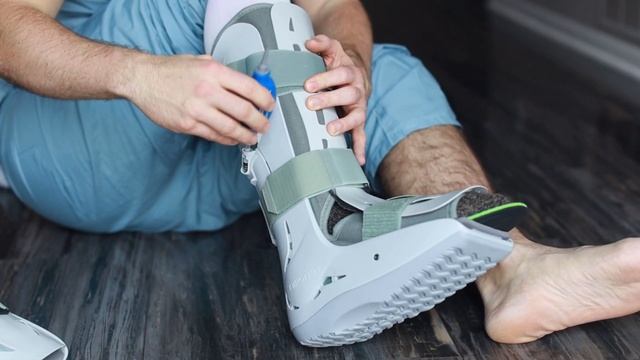Aircast Walking Boot: BEST TIPS 2022 [Broken Foot or Broken Ankle] смотреть онлайн