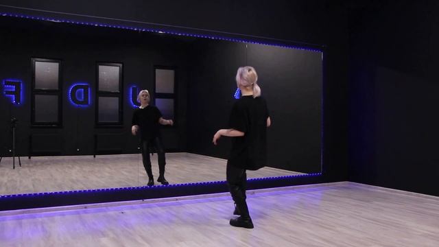 Stray Kids - Venom Dance Tutorial Русский Туториал смотреть онлайн