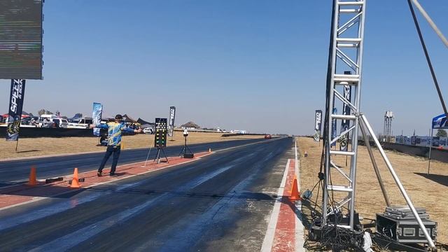 Ford Escort vs Supra 2jz смотреть онлайн