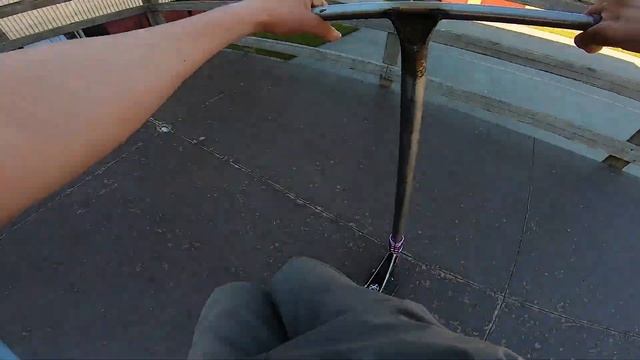 КАТАЮ В КРОКСАХ НА САМОКАТЕ / POV смотреть онлайн