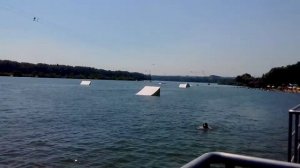 Водные лыжи. Кольцевая канатная дорога – электротяга, электропривод. Water skiing.