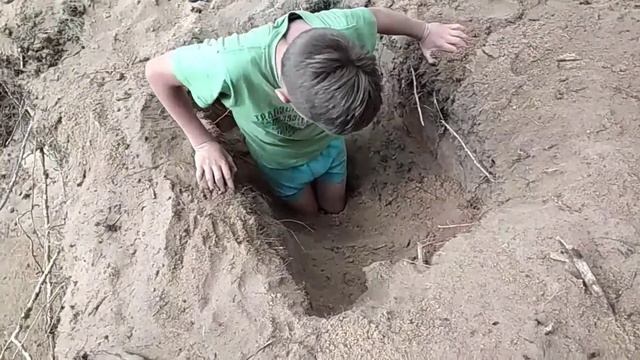 Челендж кто быстрее выберится из ямы. Свела судорога на ноге смотреть онлайн
