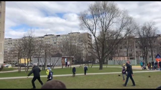 Беглов и Малафеев поиграли в Купчино в футбол с детьми смотреть онлайн