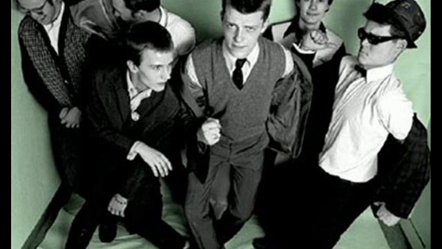 MADNESS - BAGGY TROUSERS (LIVE)