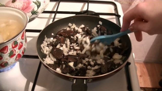 Пирожки с грибами и картошкой! смотреть онлайн