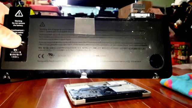 Macbook Pro 13.3" - Early 2010 battery nearly explode смотреть онлайн
