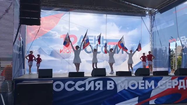 Выступление на Дне России школы спортивного чирлидинга "FLY" смотреть онлайн