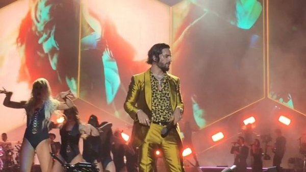 Maluma & Ricky Martin Perform "Venta Pa’ Ca" At The Forum! | Perez Hilton